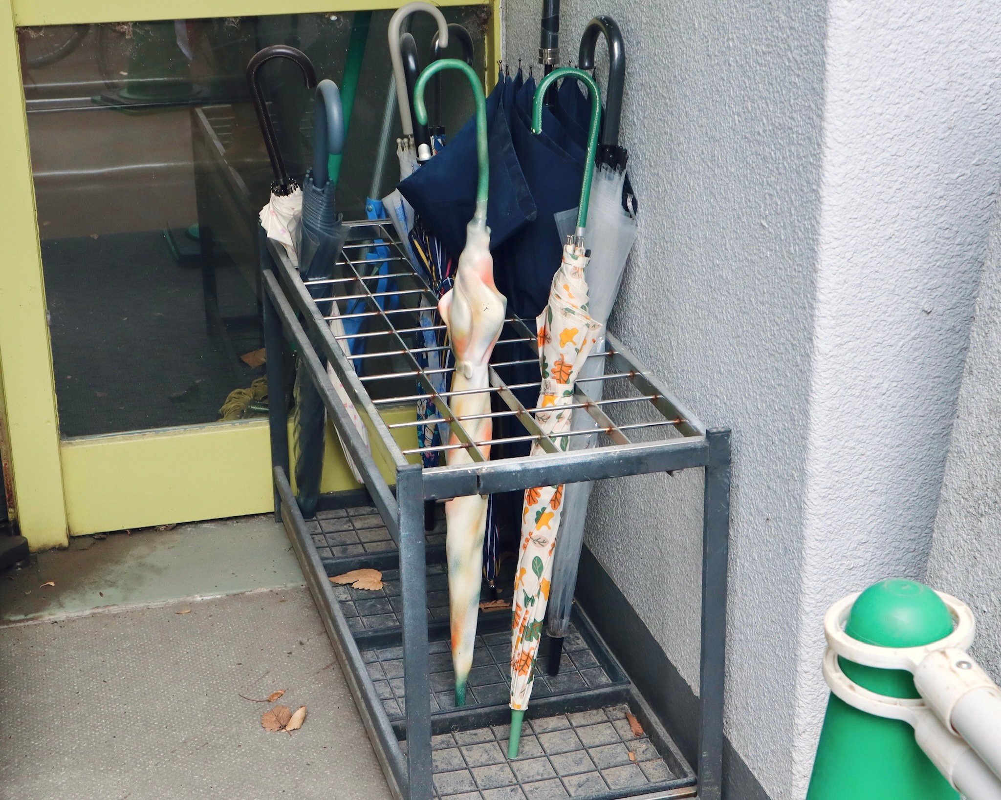 傘に擬態するうにゃもにゃ