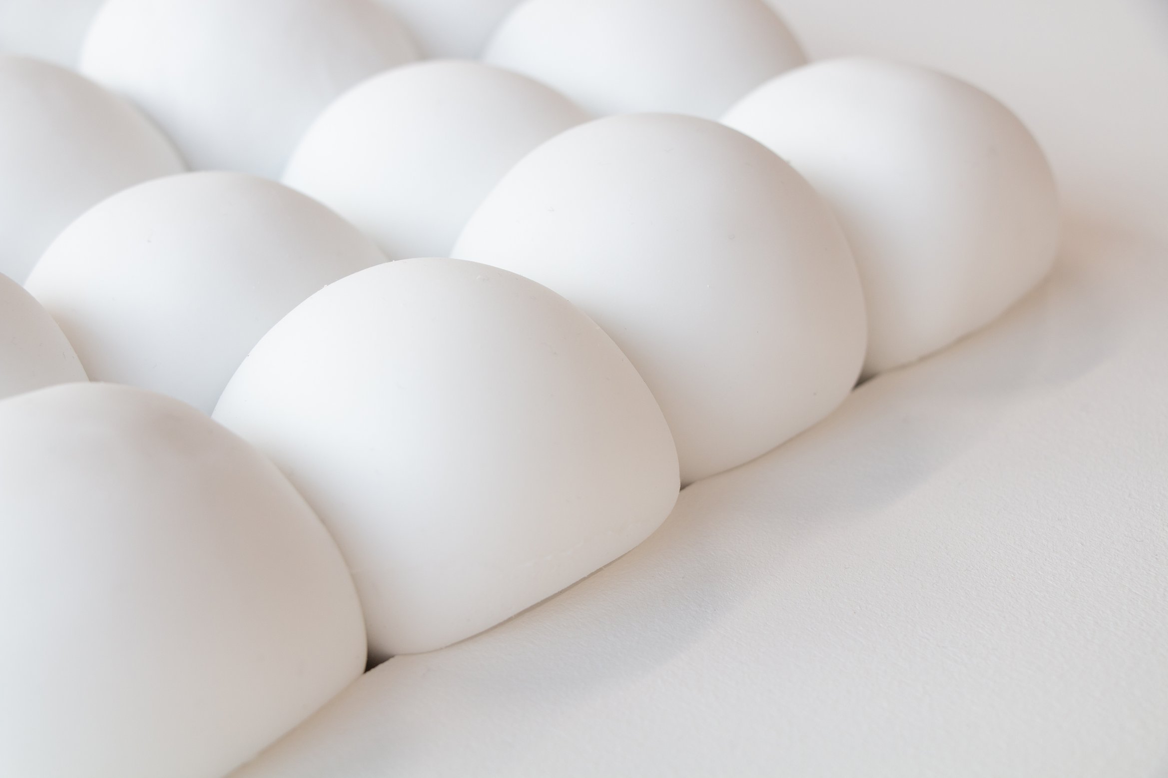 展示風景の写真。柔らかい球体がいっぱい詰まっている