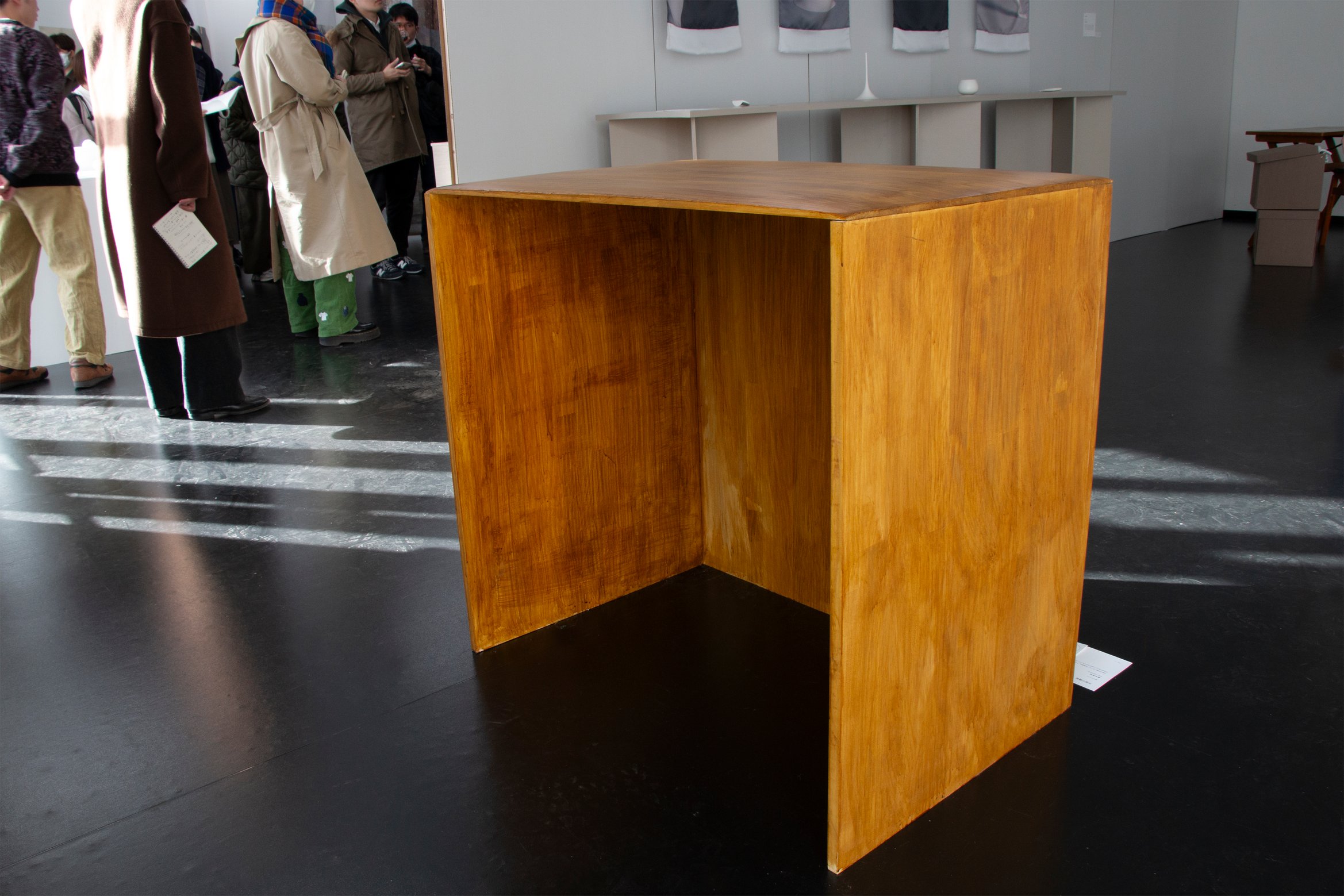 プロダクトの裏側から見た写真。