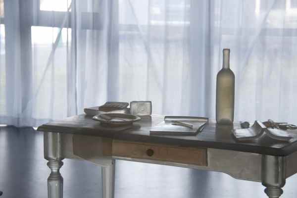 「対岸の机のサムネイル画像」