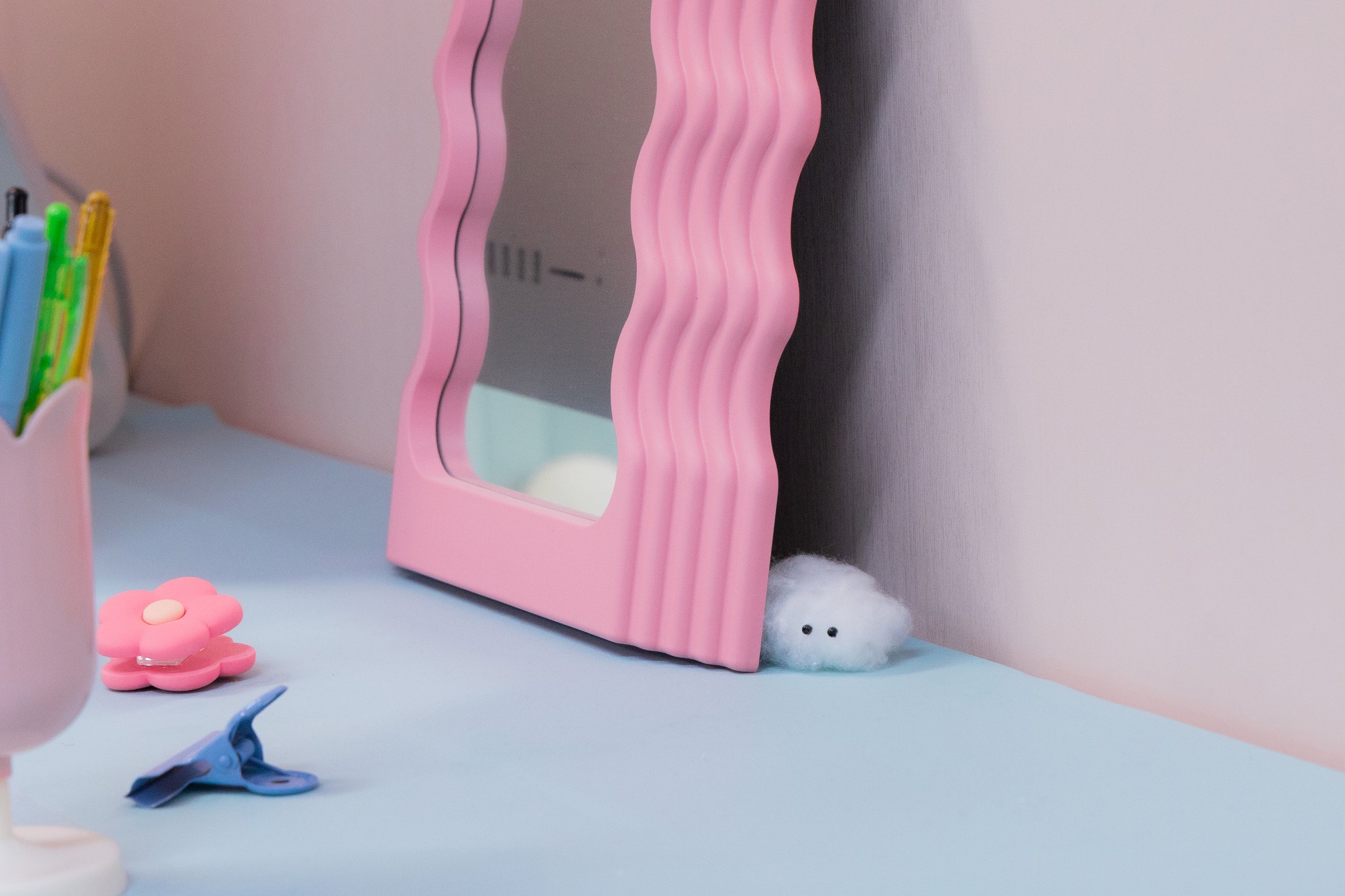 鏡の裏にいるほこりの写真