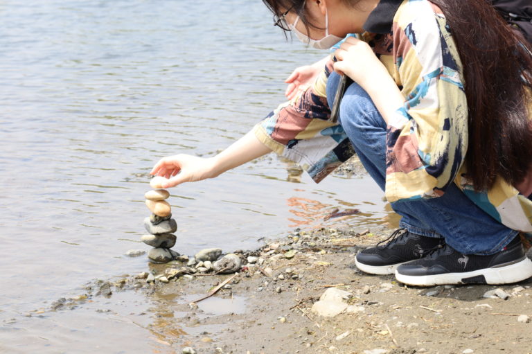 1年 素材研究｢ 木で河原小石を作る ｣