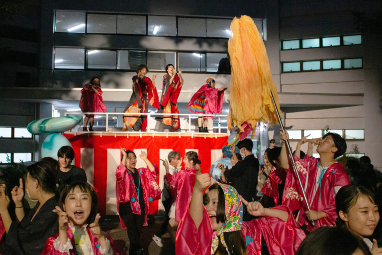 学生が地域を巻き込んで企画・実施した夏祭り——「大学生活は、自分たちの手でもっと面白くできる」と信じた3日間を、実行委員長と振り返る